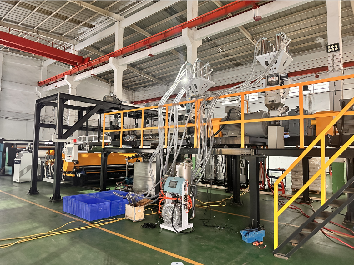 4000mm PE Embossed Film Extrusion Line Trial Running