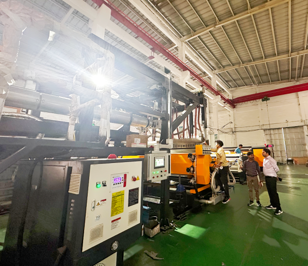 Oil-heating screw of PE film extrusion line.png
