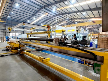 Auto unloading shaft pulling system